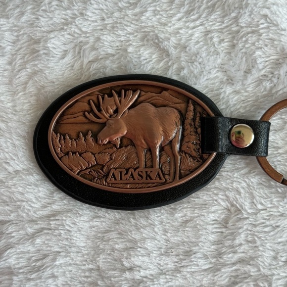 NWT Alaska Moose Metal & Leather Keychain - Picture 3 of 6